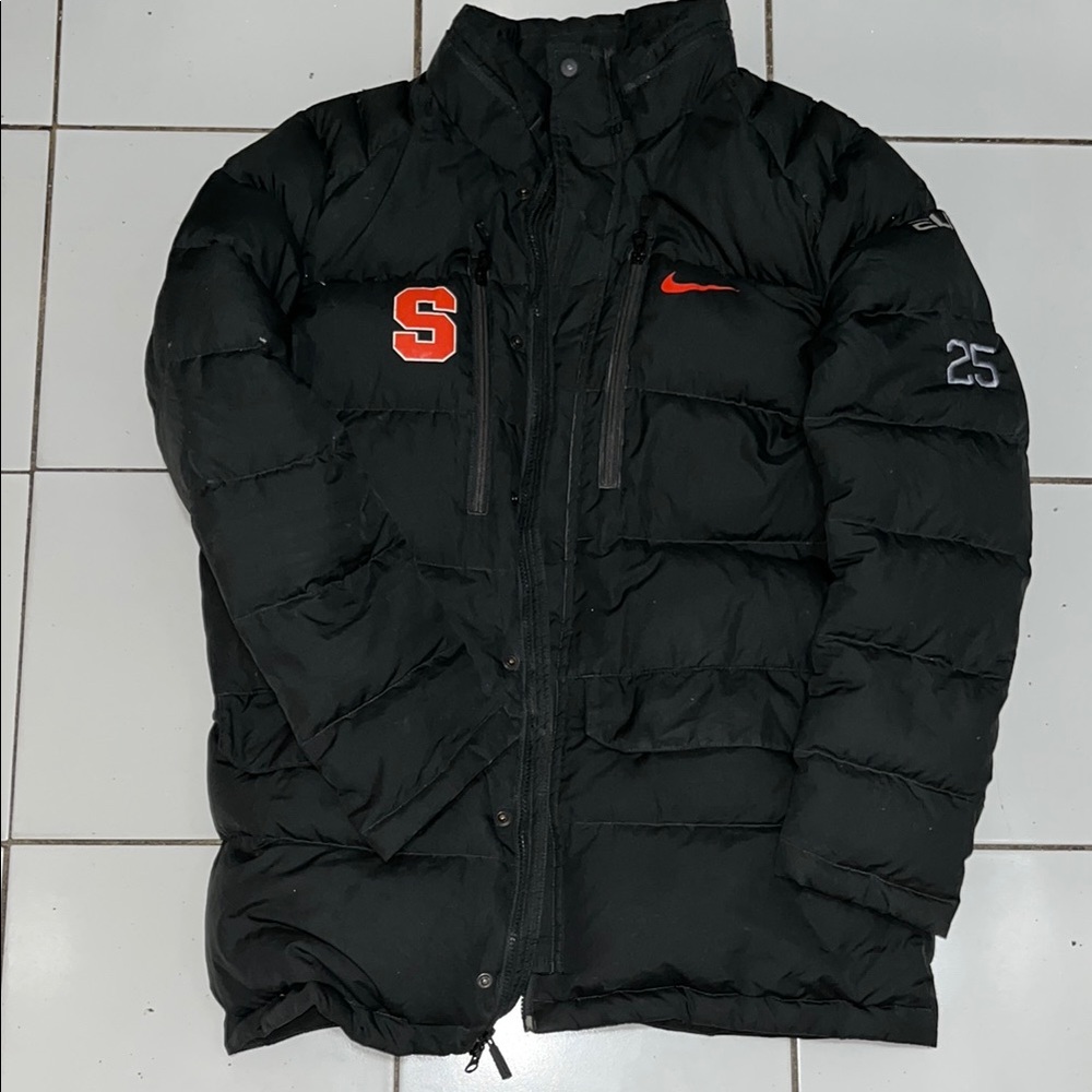 Nike Black Quilted Puffer Jacket with Weather-Resistant Finish